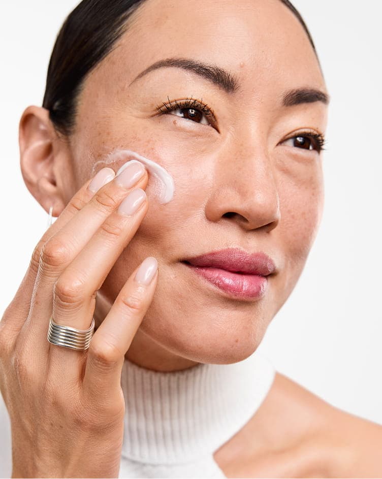Close up of Clinique Moisture Surge texture in jar